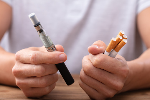 Use Nicotine E-Cigarettes If You Notice These 4 Signs